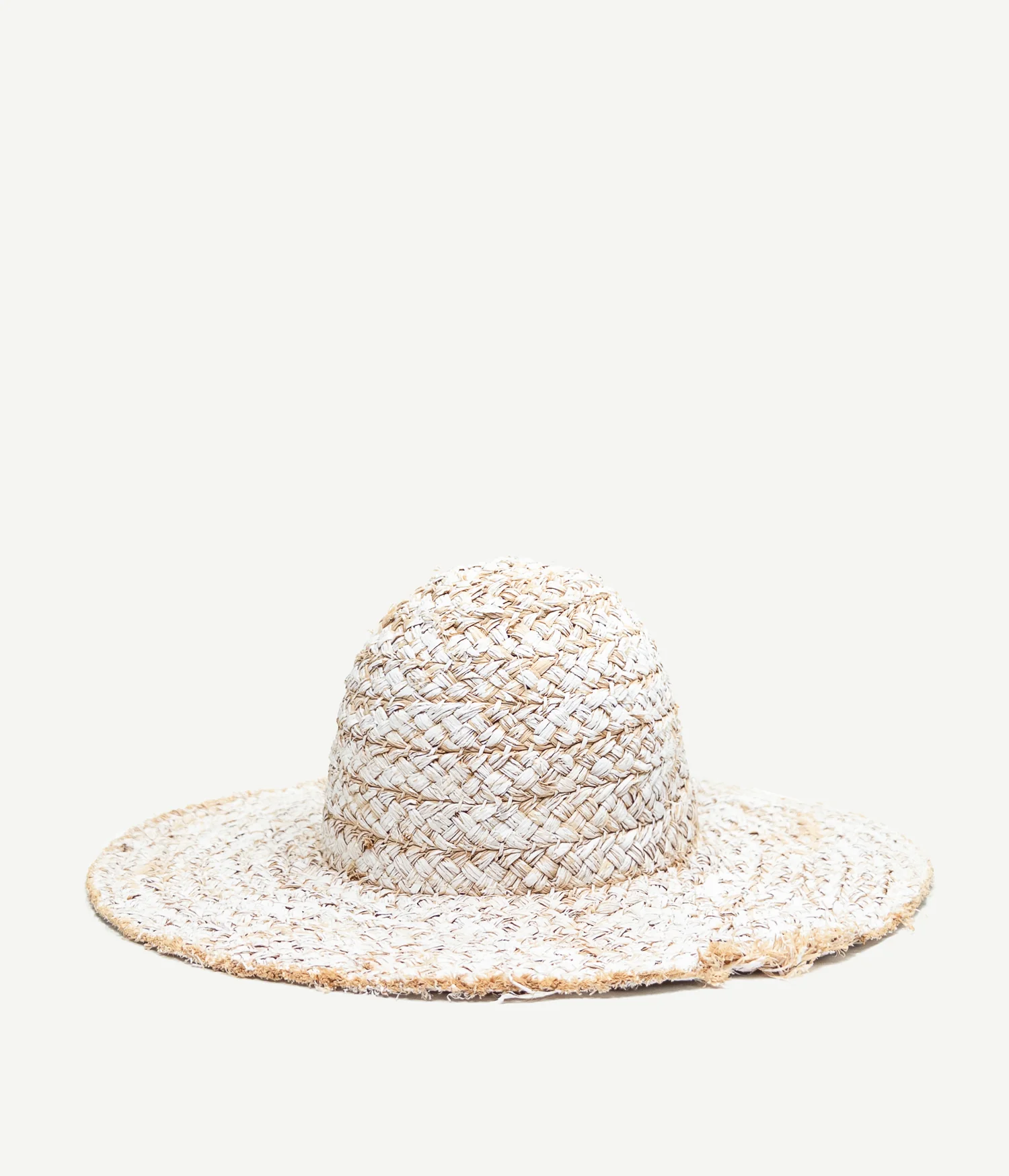 HAND-DYED STRAW HAT IN WHITE